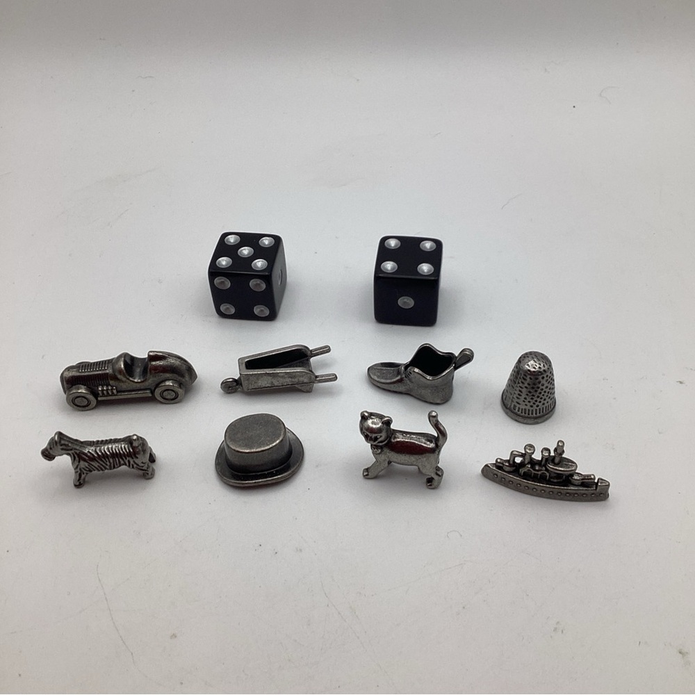 Monopoly 2016 Silverline Edition 8 Tokens And Pair Of Black Dice